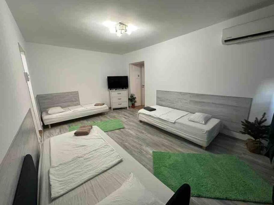 24 Ior By Green Apartments Bukares Bagian luar foto