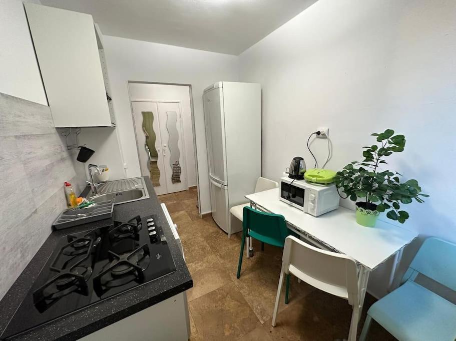 24 Ior By Green Apartments Bukares Bagian luar foto